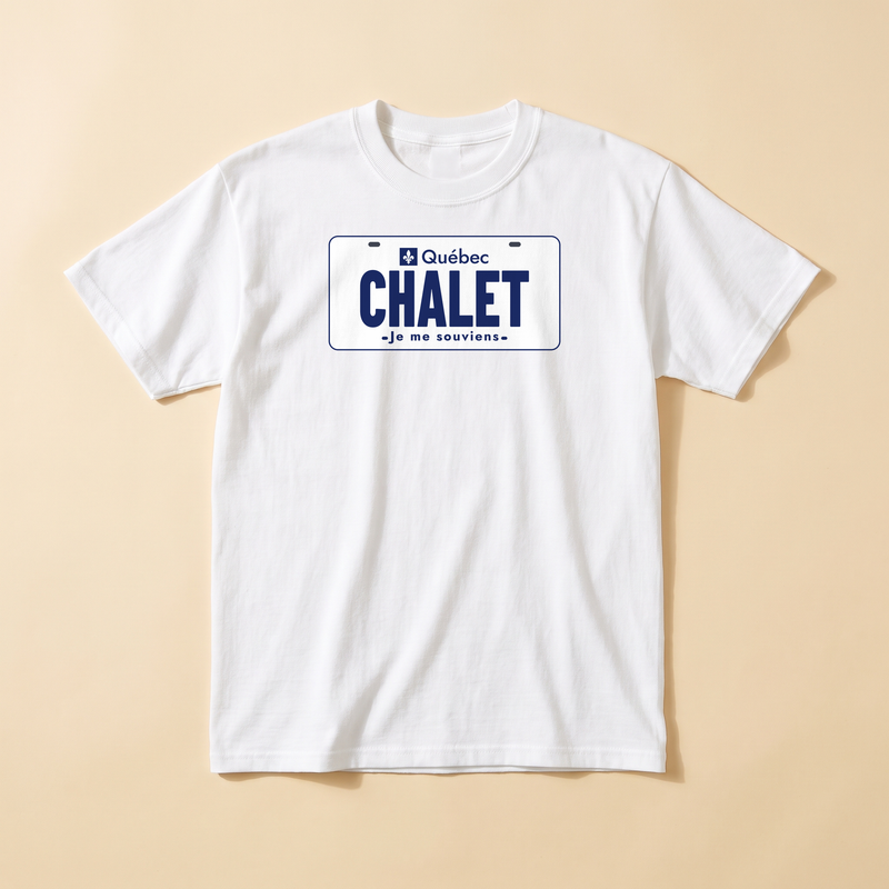T-shirt blanc avec une plaque du Québec personnalisée CHALET